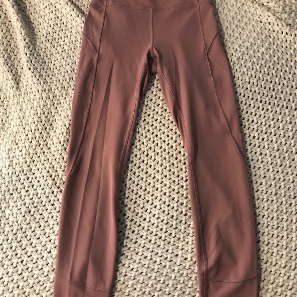 Lululemon - Picture 5 of 7